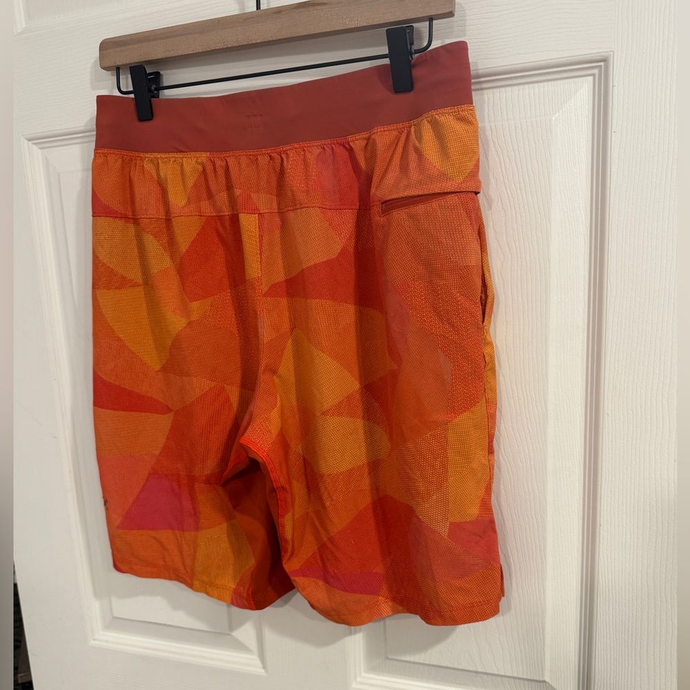 Lululemon Men’s Pace Breaker Shorts Orange Geometric Print Size M - Picture 9 of 12